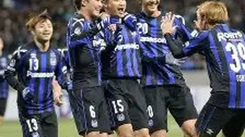 国足东亚杯1-2惜败日本，21年未尝胜绩，教练称赞球员拼搏精神