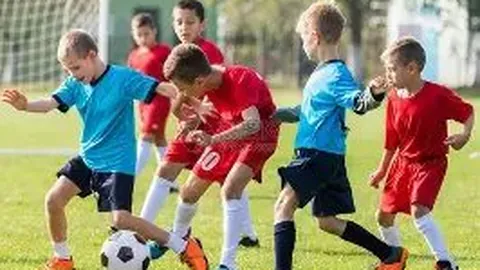 林丹在羽毛球赛中首战失利，遭谌龙逆袭止步首轮，今年已第八次首轮游