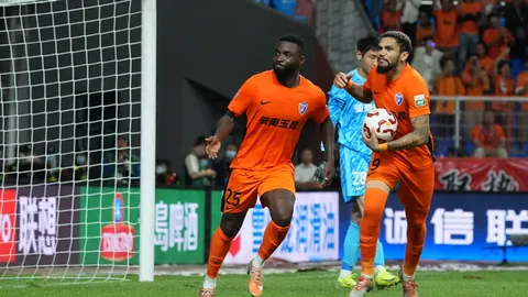 张艺兴访谈中言辞混乱，学历引发争议